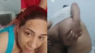 شرموطة مصرية مطلقة ابنها يعملها مساج وهي تفرك كسها لحد الرعشة