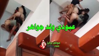 ولد جواهر الديوث عبودي يشاهد الفحل وهو يشق كس امه واخته HD